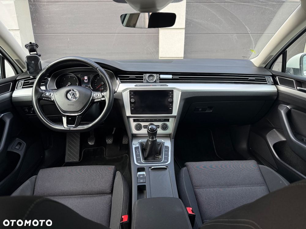 Volkswagen Passat - 11