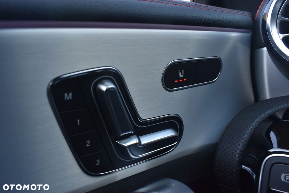 Mercedes-Benz CLA 200 7G-DCT - 28