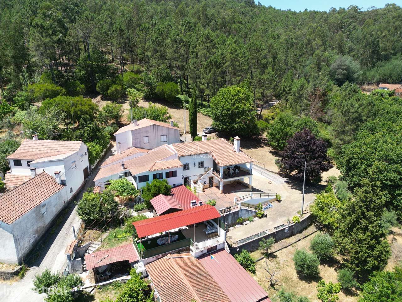 Moradia T2 Tranquila com Anexo T1 Adicional em Amplo Terreno Perto de - Grande imagem: 2/31