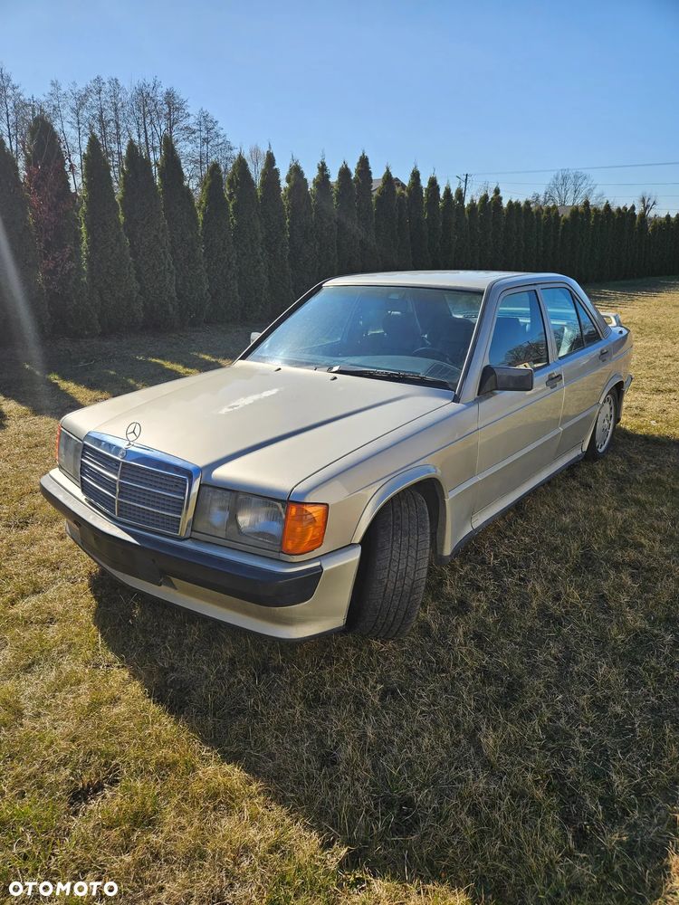 Mercedes-Benz W201 (190) - 1