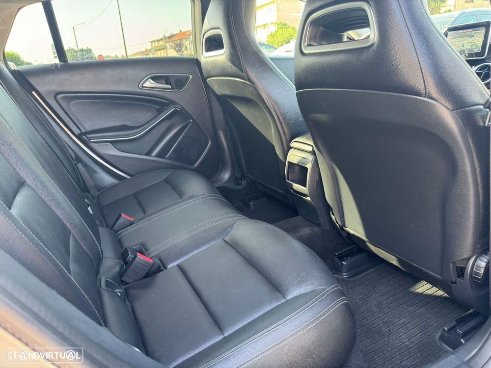 Mercedes-Benz CLA 180 d Shooting Brake - 14