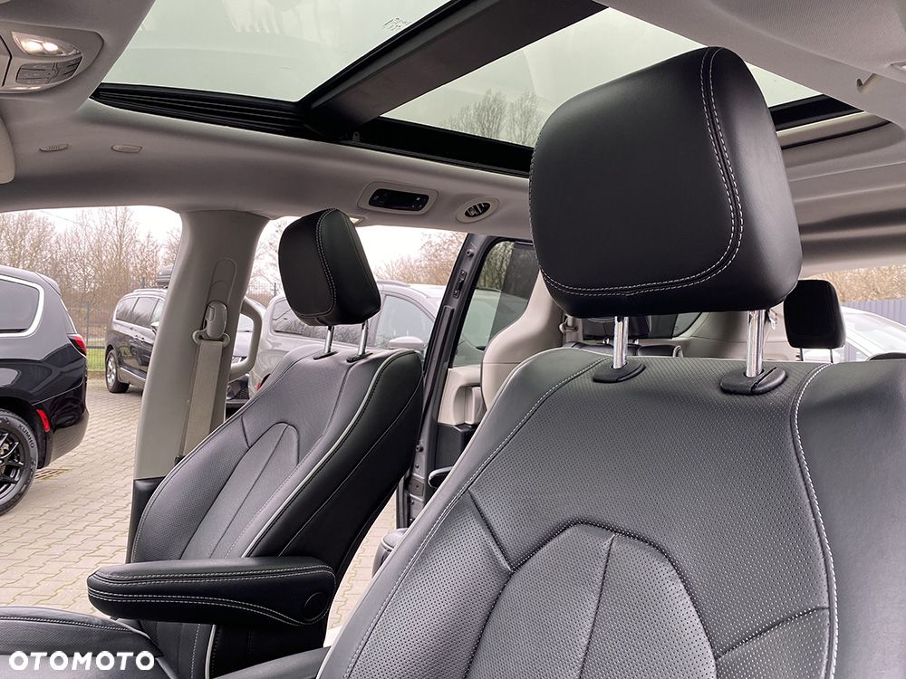 Chrysler Pacifica - 20