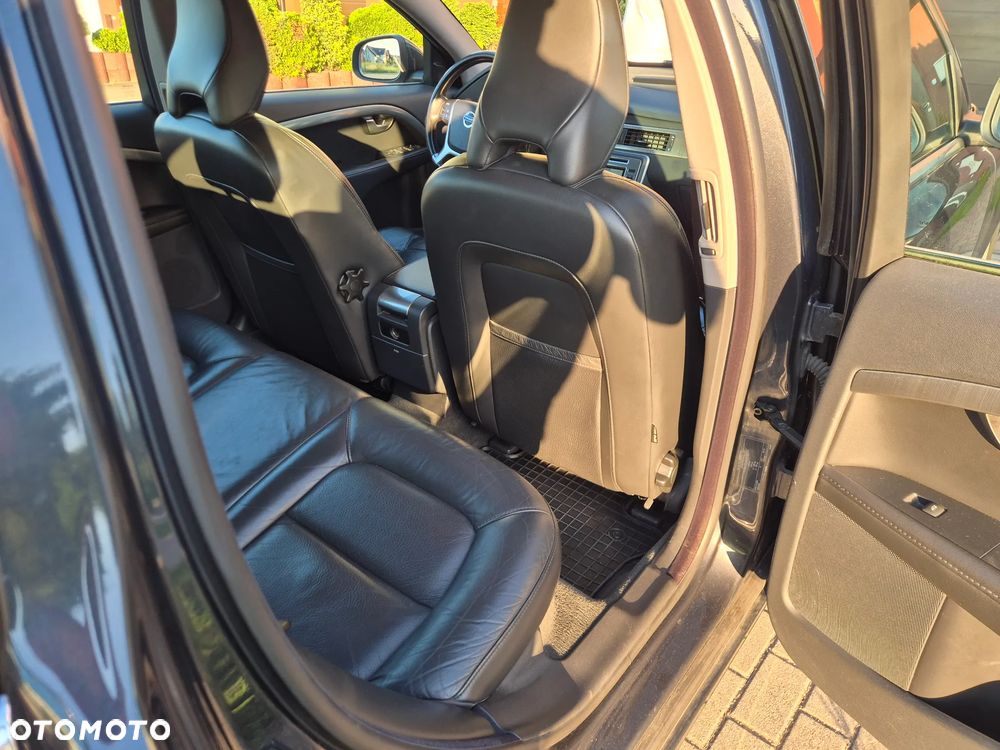 Volvo V70 D5 AWD Summum - 8