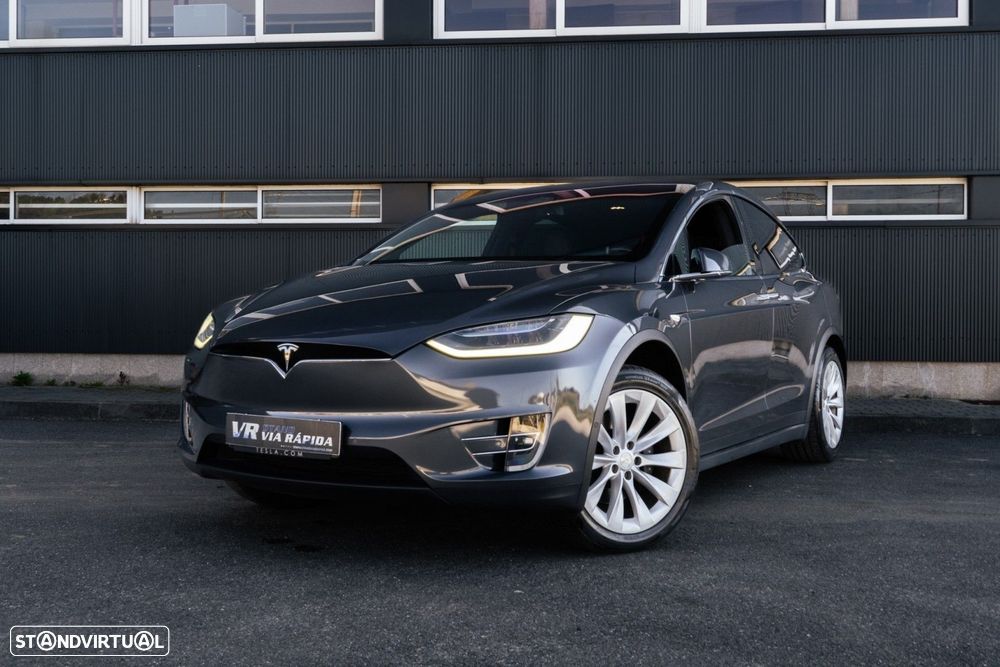 Tesla Model X - 3