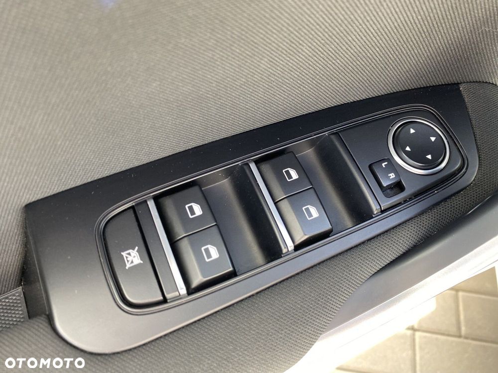 Kia Ceed - 10