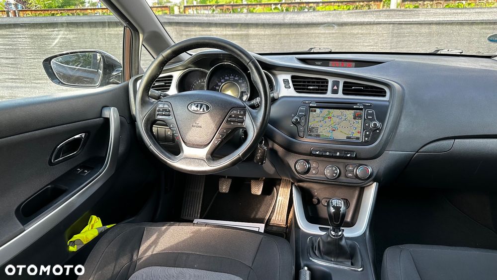Kia Ceed 1.6 GDI ISG Platinum Edition - 30