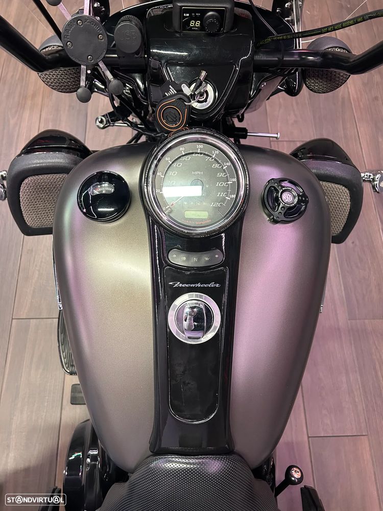 Harley-Davidson FLT FLRT FREEWHEELER - 17