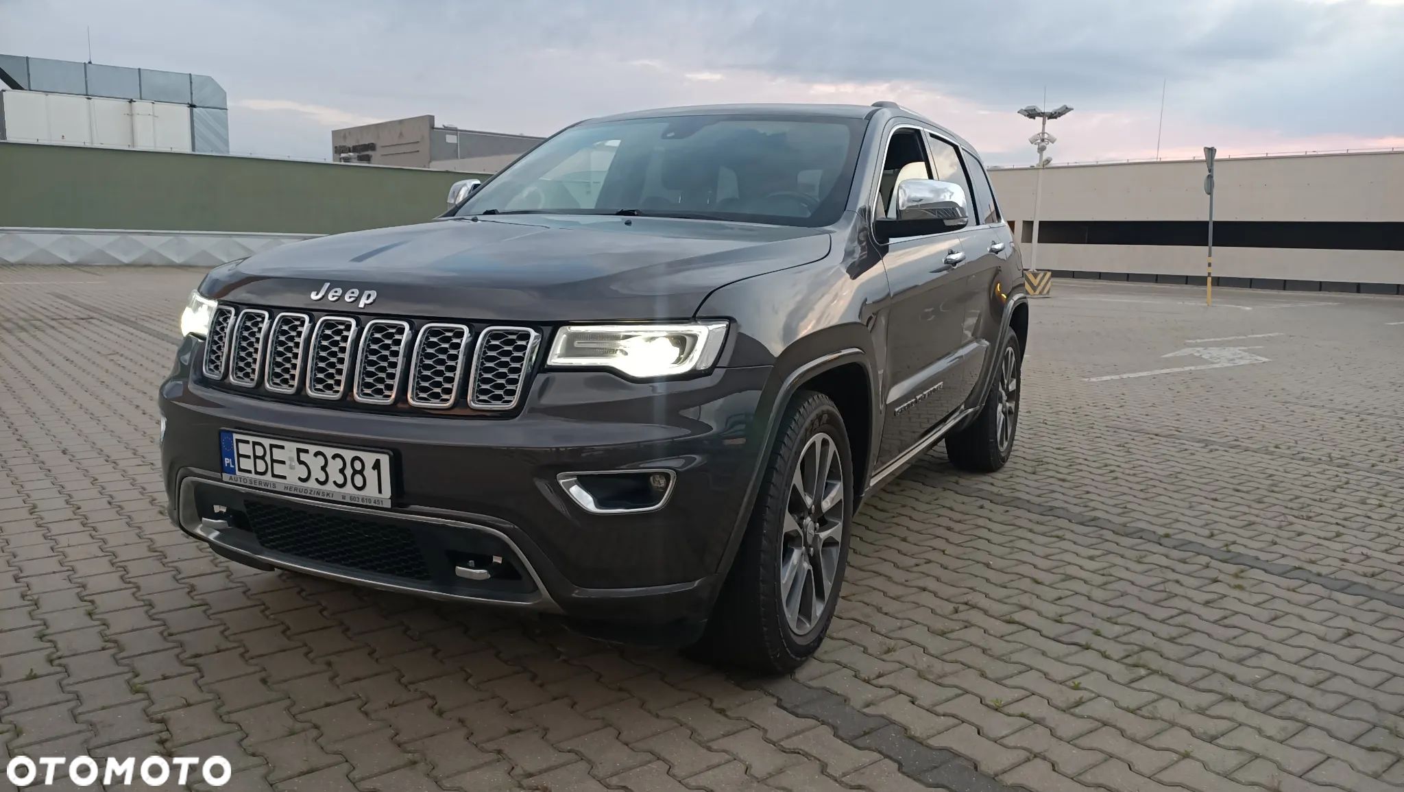 Jeep Grand Cherokee ver-3-6-v6-overland