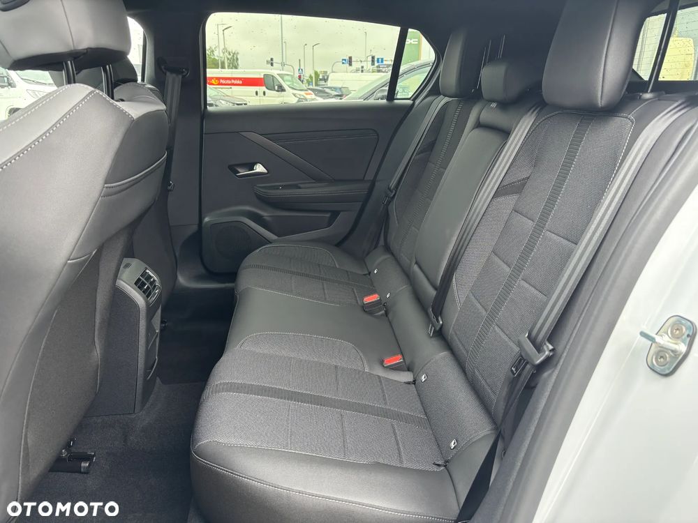 Opel Astra 1.2 T mHEV GS eDTC - 11