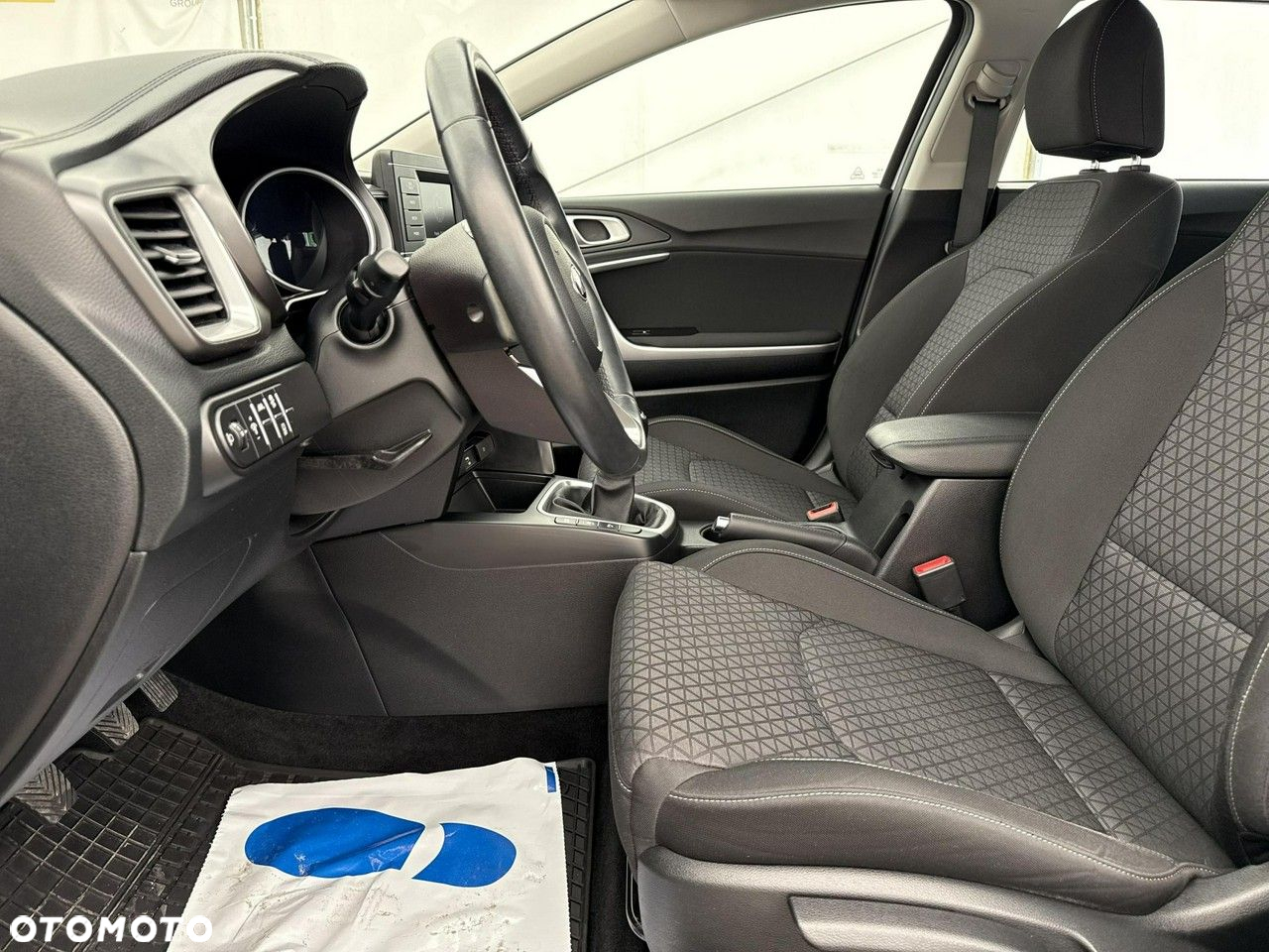 Kia Ceed - 12