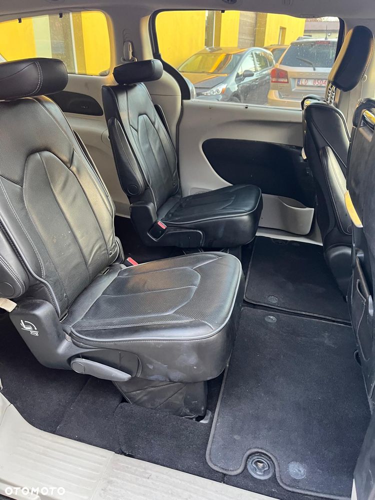 Chrysler Pacifica - 24