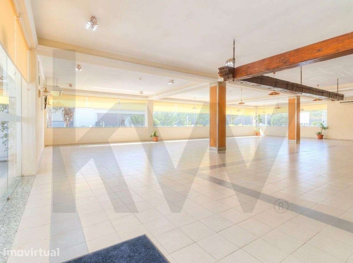 Excelente Oportunidade de Investimento: Edifício para Serviços com 930 - Grande imagem: 3/9