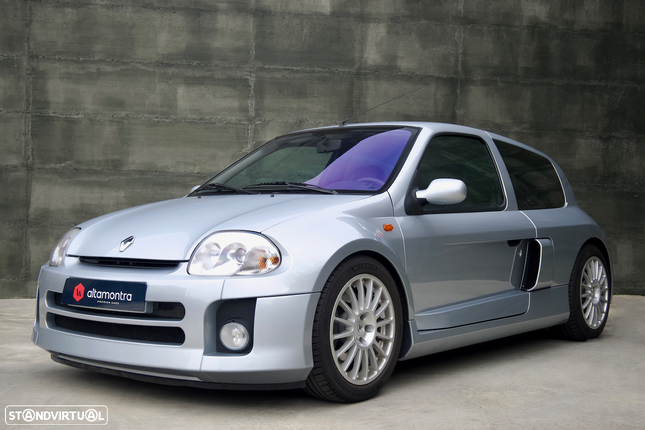 Renault Clio 3.0 V6 Sport - 13
