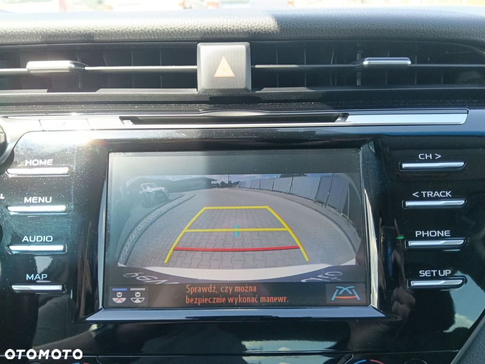 Toyota Camry 2.5 Hybrid Comfort CVT - 22