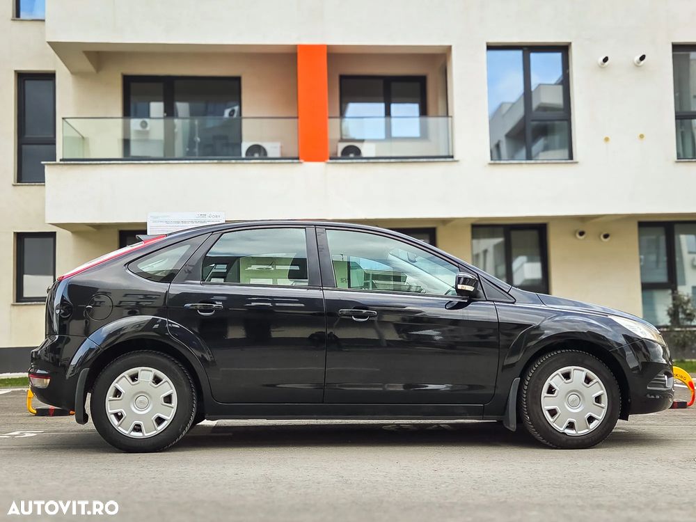 Ford Focus 1.4i Ambiente - 4