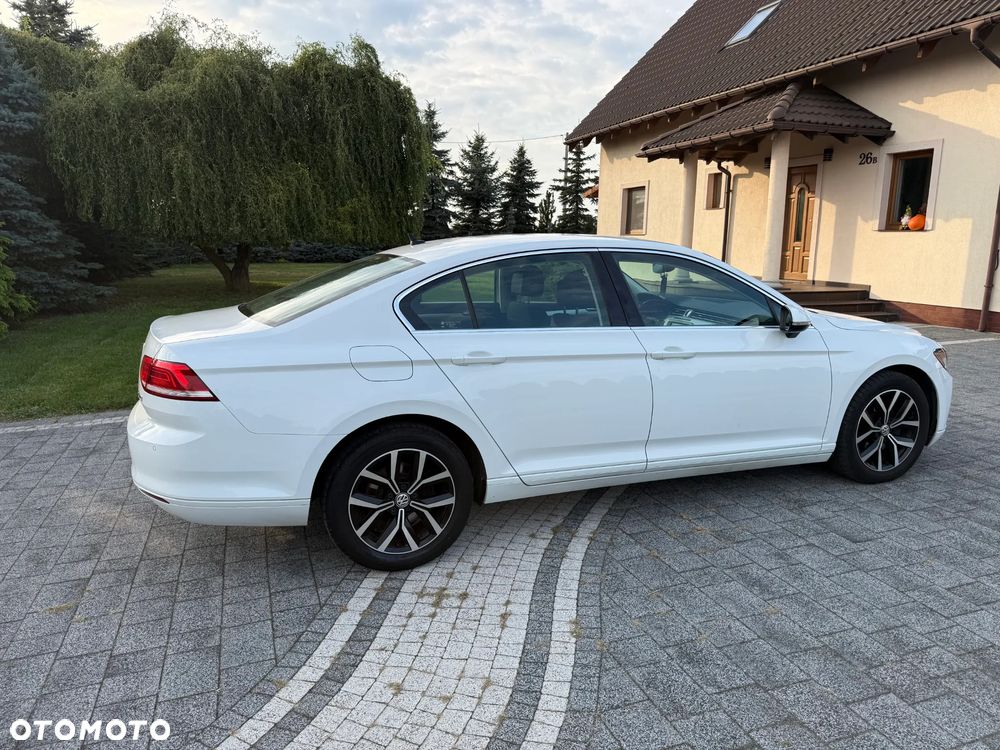Volkswagen Passat - 11