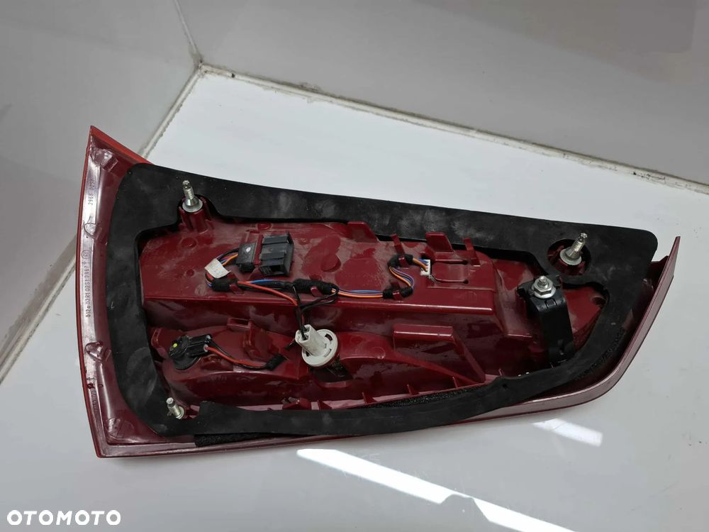 LAMPA TYLNA TYŁ PRAWA AUDI A1 8X 8X0945094B LED - 6