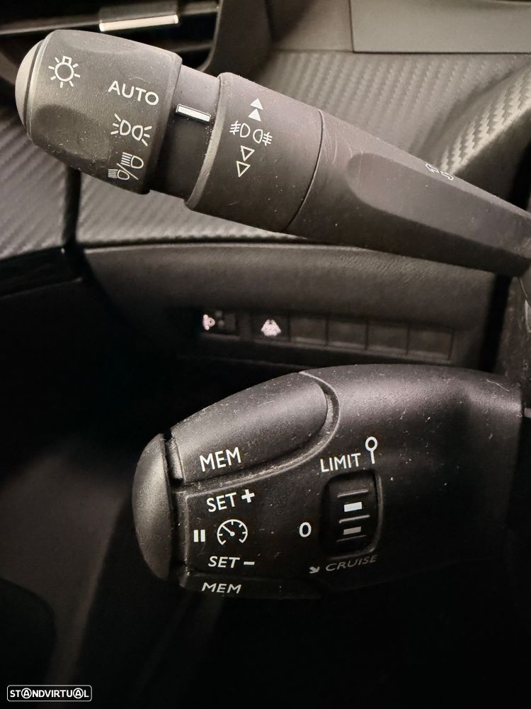 Peugeot 2008 1.2 PureTech Allure Pack - 16