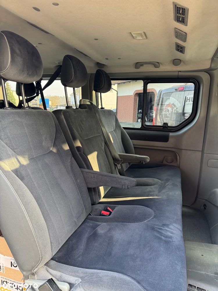 Renault Trafic Grand Passenger Black Edition - 12