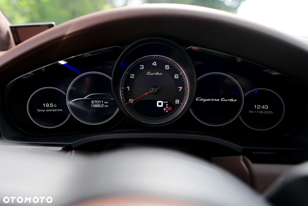 Porsche Cayenne Turbo - 16