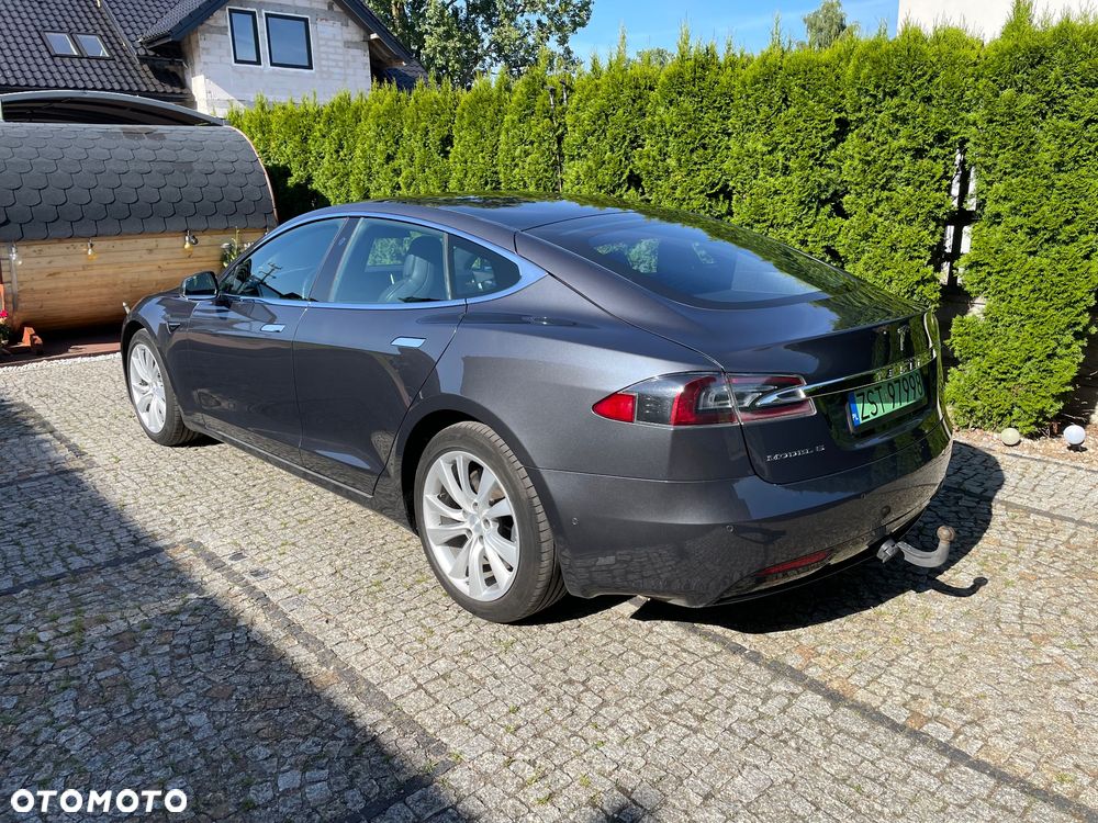 Tesla Model S - 3