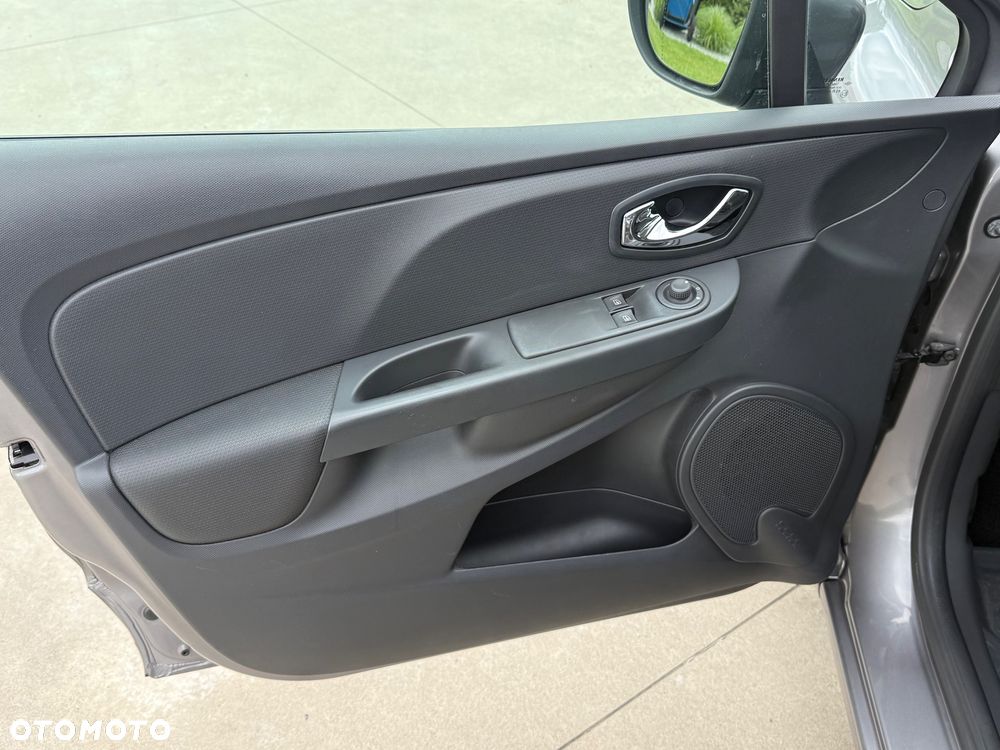 Renault Clio 1.2 16V 75 Experience - 13