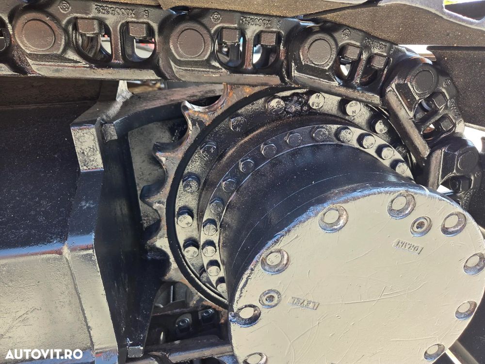 Hitachi SET BRATE LUNGI NOI 18m, cupa 0,9mc, 2019, 6.017h, gresare automata, latime 3,19m, 3 pompe hidr Hitachi, camera spate, camera laterala, consum mediu 13l/h, motor Isuzu 190CP, JAPONIA, doar 377h deplasare lant 80% ok, leasing 3 ani-PROMOTIE 131.900Eur - 26