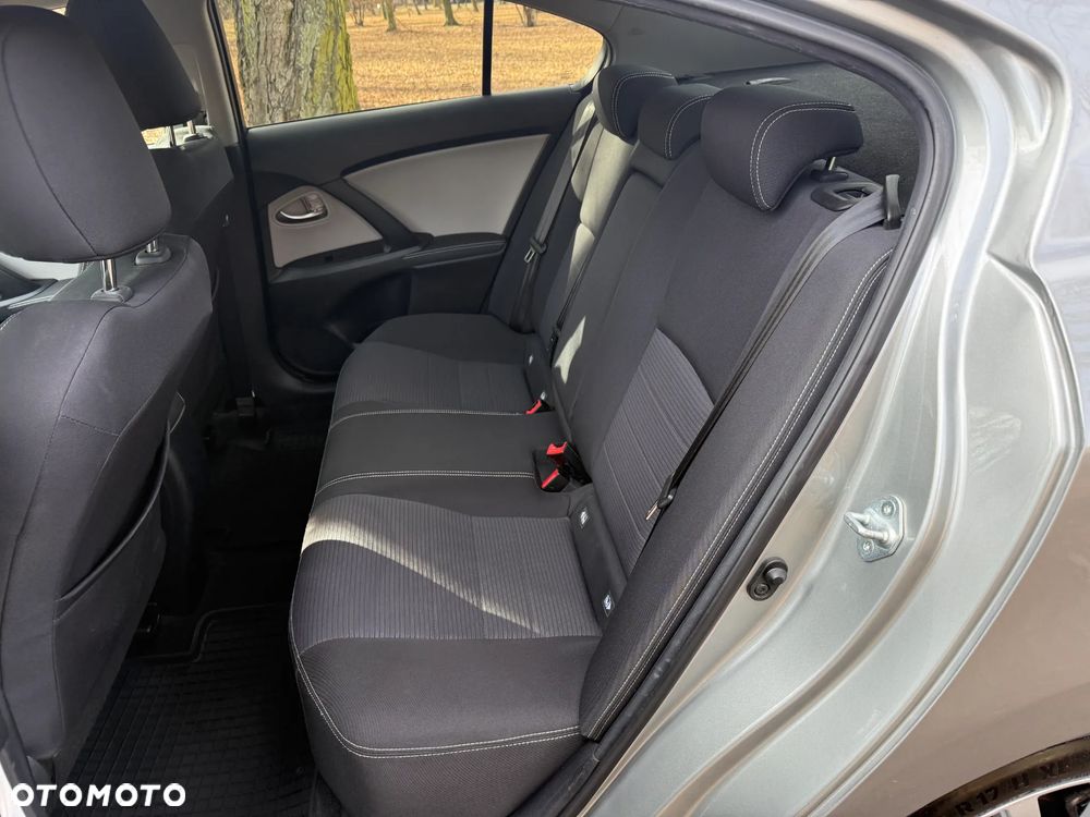 Toyota Avensis - 16
