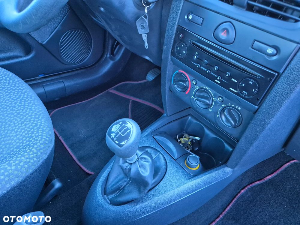 Renault Clio 1.2 16V Privilege - 21
