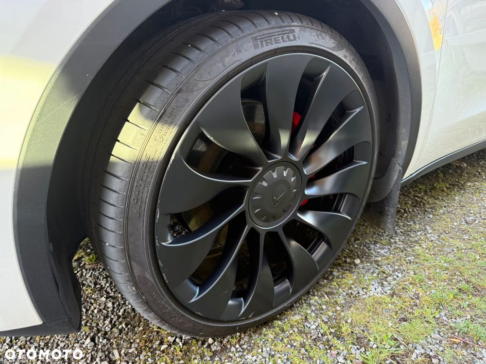 Tesla Model Y Performance AWD - 6