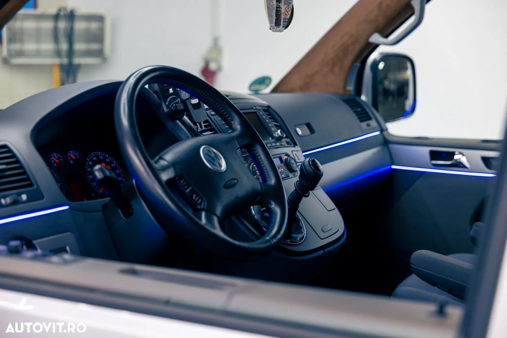 Volkswagen Multivan - 17