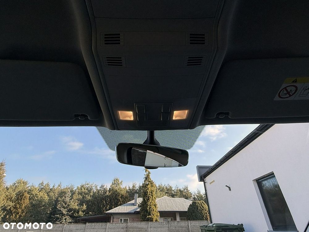 Volkswagen Touran 1.6 TDI SCR DSG IQ.DRIVE - 28
