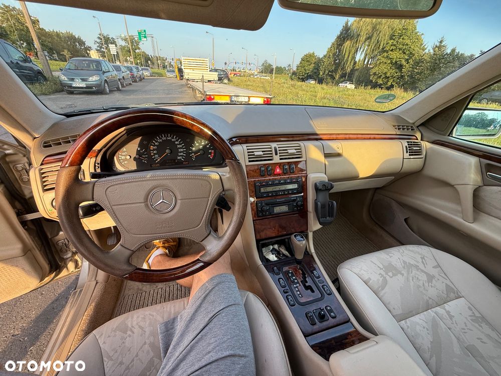 Mercedes-Benz Klasa E 280 4-Matic Elegance - 34