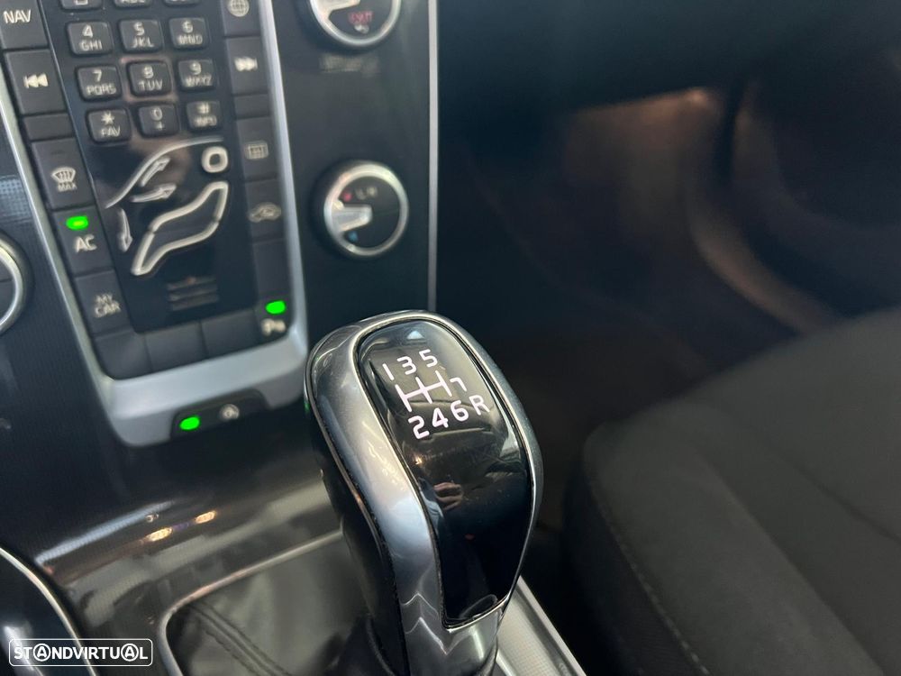 Volvo V40 2.0 D3 Momentum - 17