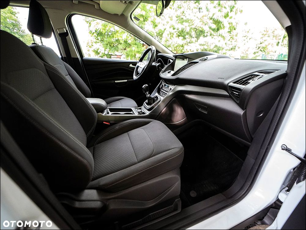 Ford Kuga - 36