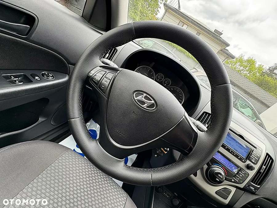 Hyundai i30 1.4 Base + - 23