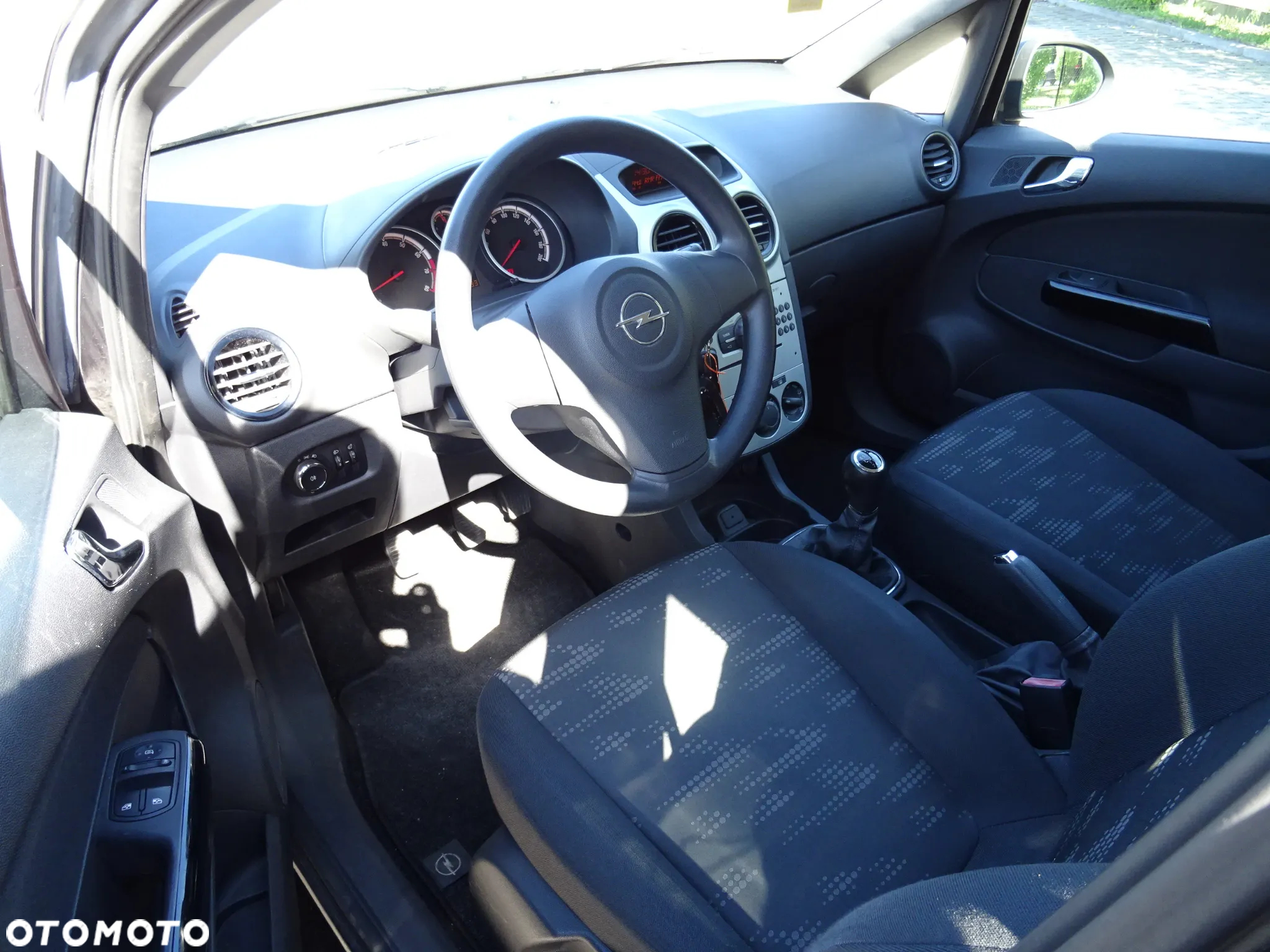 Opel Corsa 1.4 16V Satellite - 7