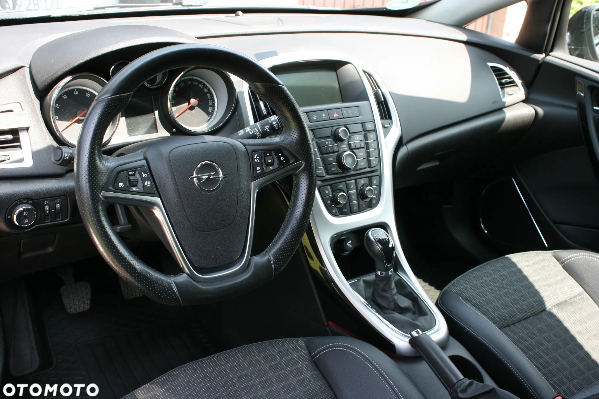 Opel Astra IV GTC 1.4 T Sport - 23