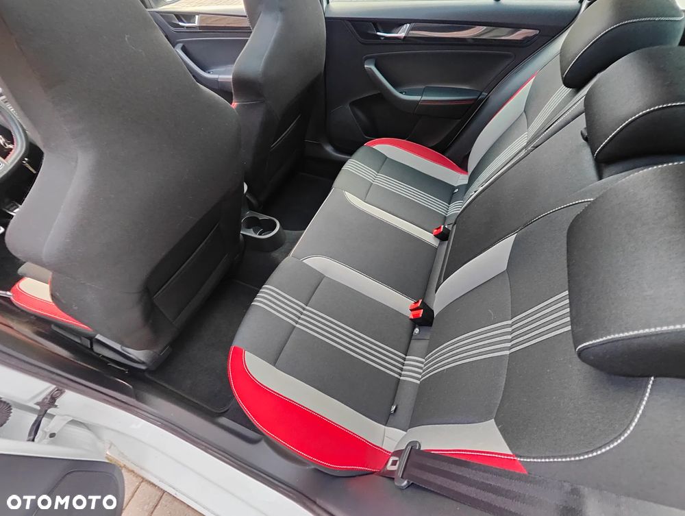 Skoda RAPID Spb 1.0 TSI Monte Carlo - 15