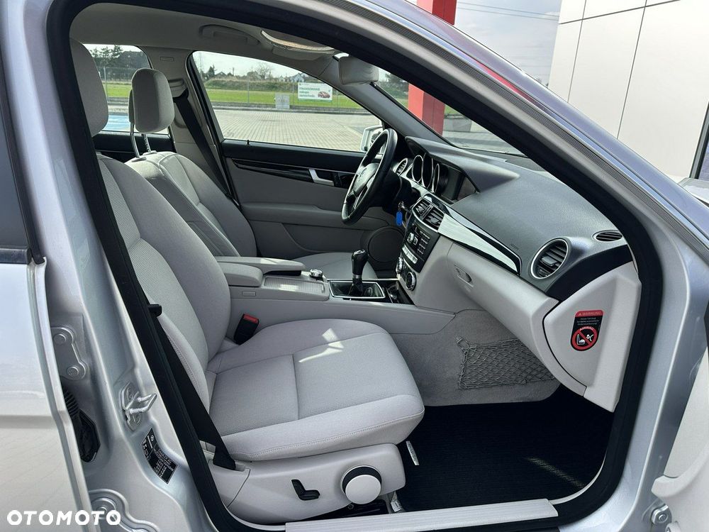 Mercedes-Benz Klasa C 180 BlueEFFICIENCY - 16