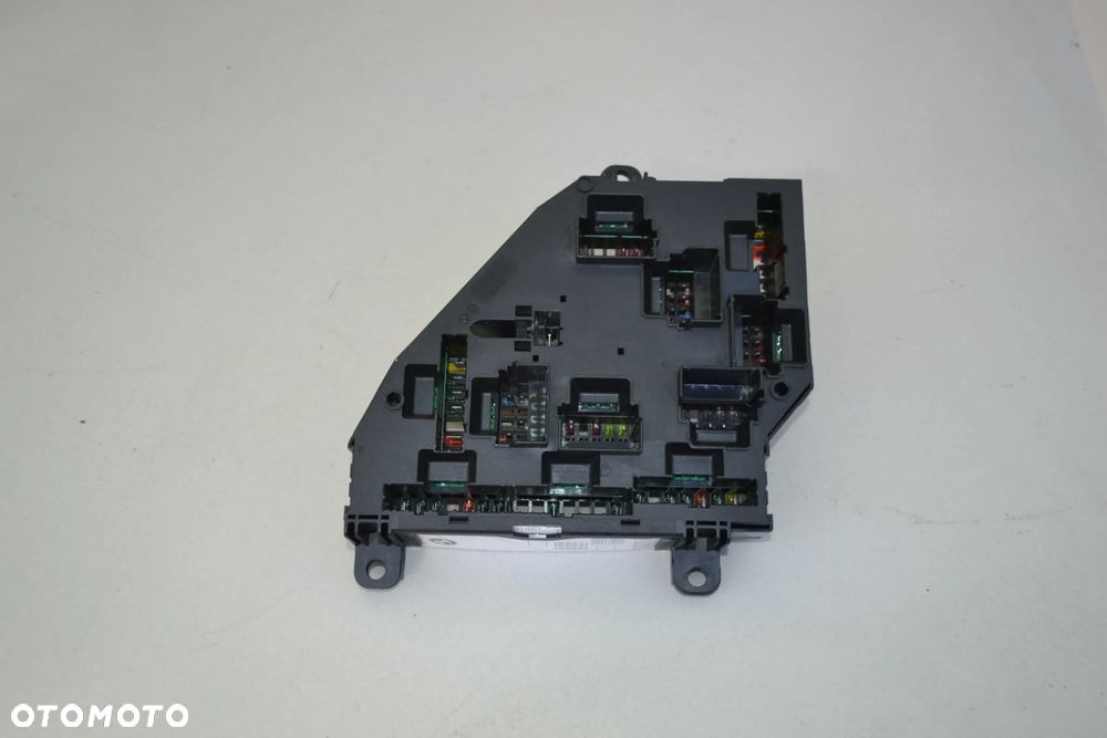 BMW F01 F10 F11 F06 F13 SKRZYNKA BEZPIECZNIKÓW BSI 9264923 - 2