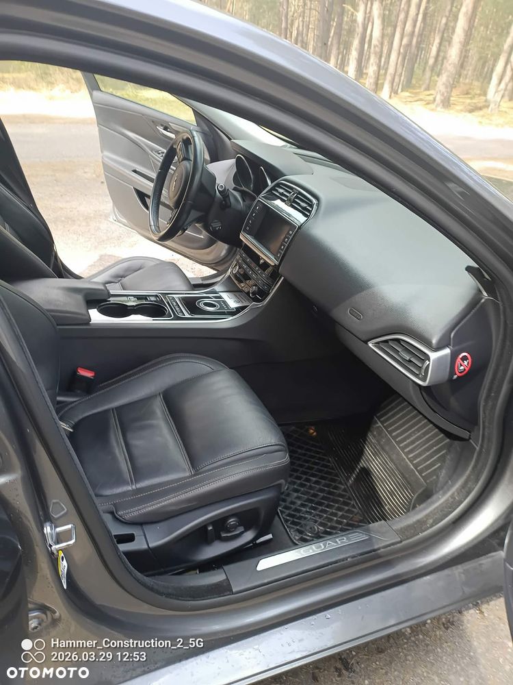 Jaguar XE E-Performance Prestige - 8