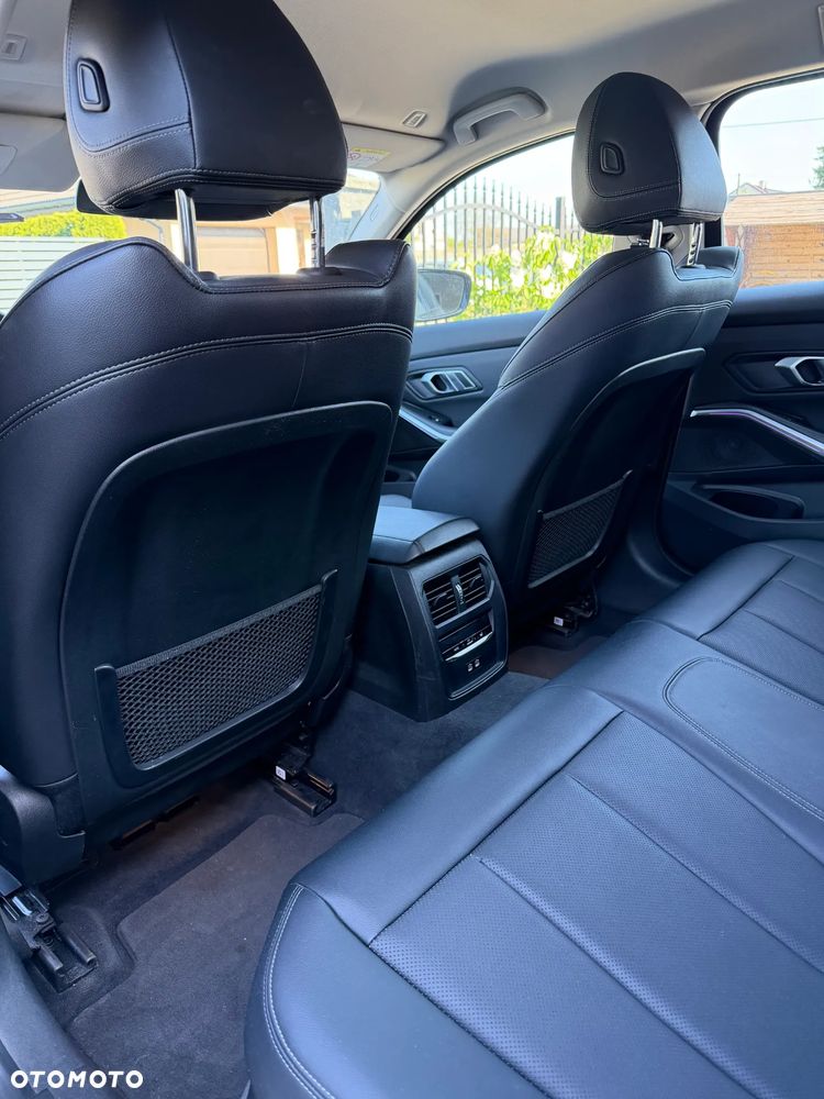 BMW Seria 3 318i Sport Line - 13