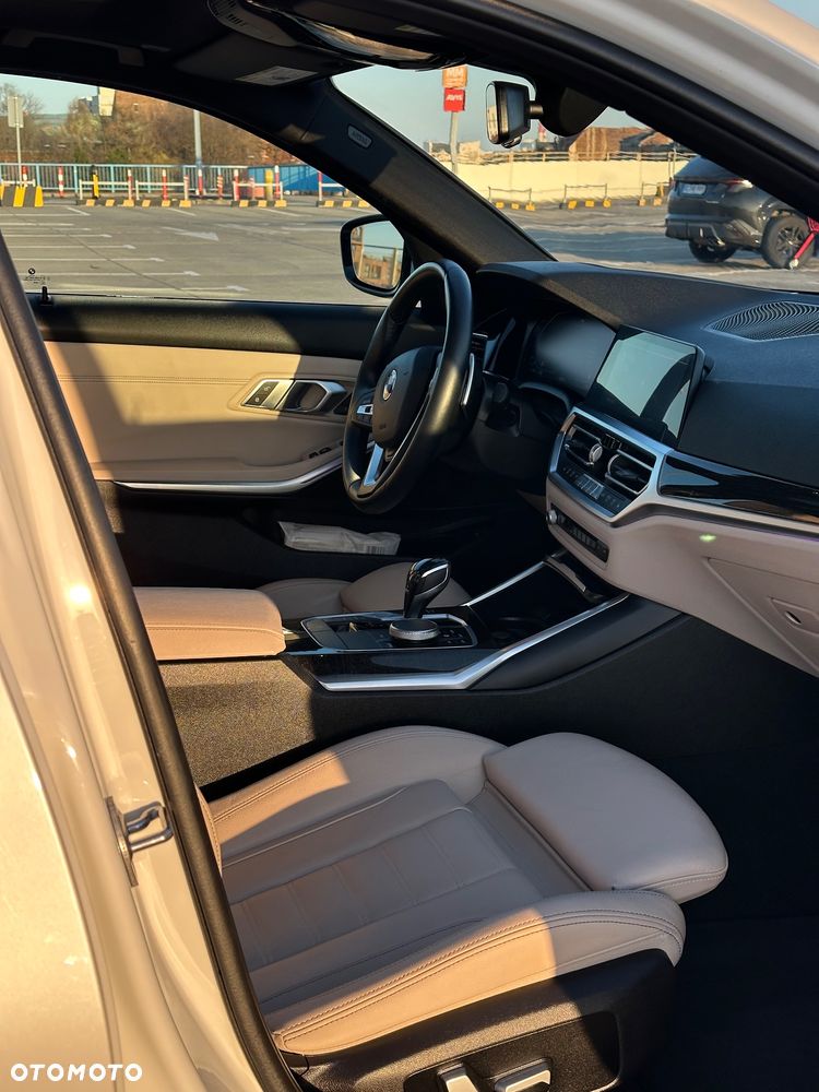 BMW Seria 3 330i xDrive M Sport - 6