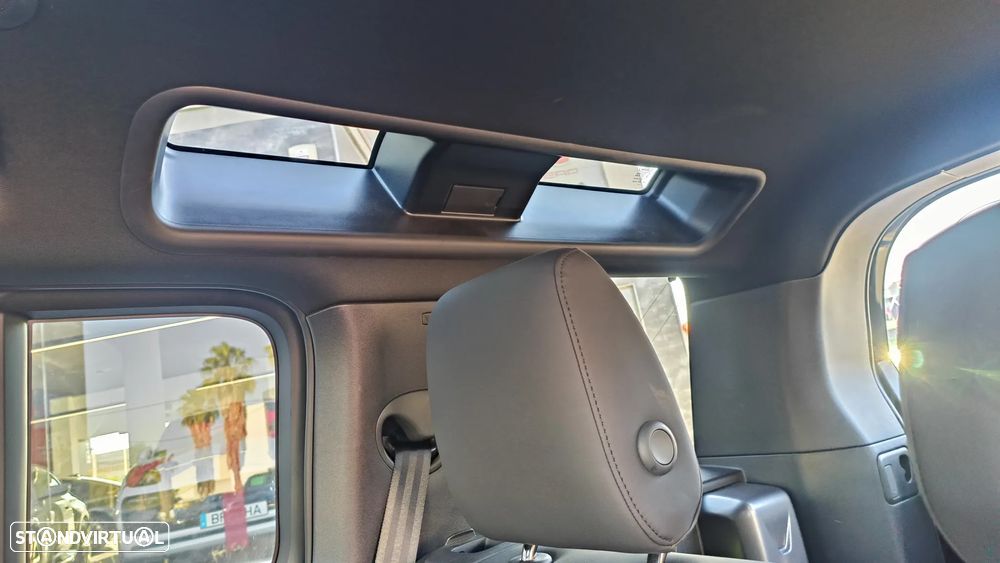 Land Rover Defender 2.0 P300e 110 AWD X-Dynamic SE - 6