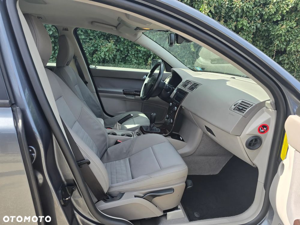 Volvo V50 2.0D Momentum - 10