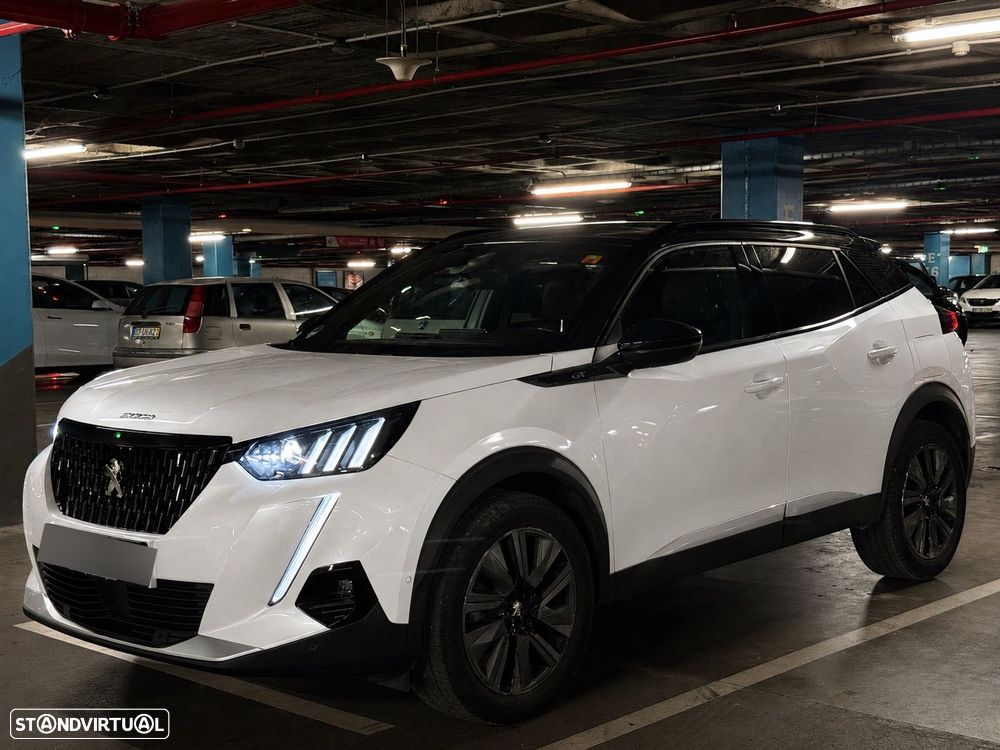Peugeot 2008 PureTech 130 EAT8 GT Exclusive — fotografia 3