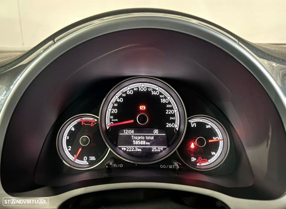 VW New Beetle 2.0 TDI Design - 12