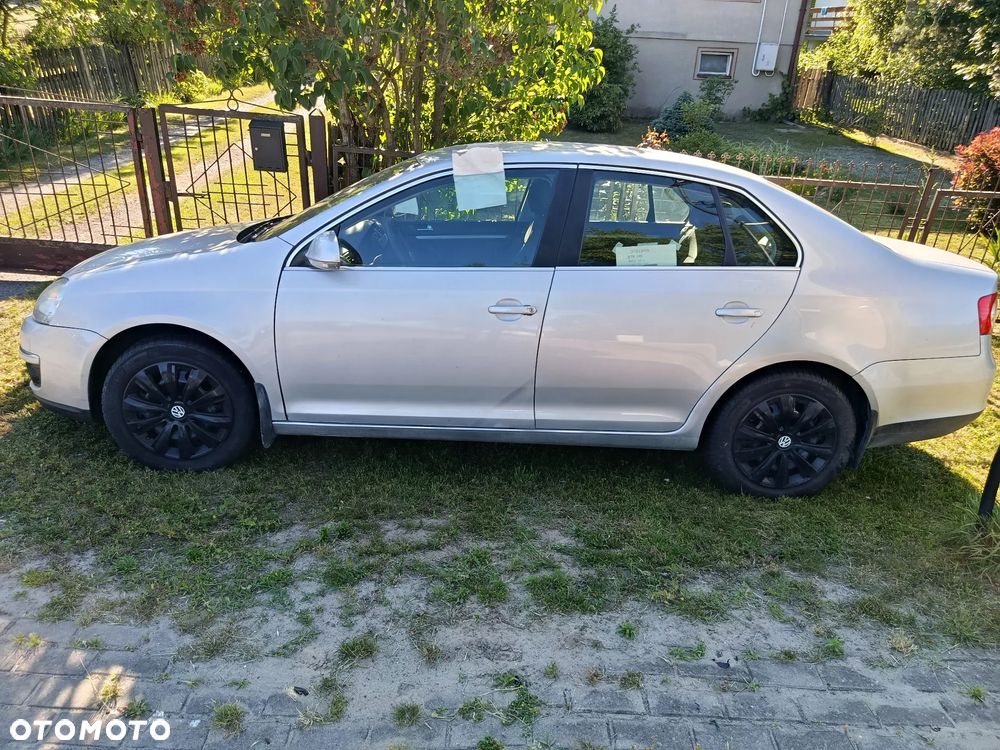 Volkswagen Jetta - 3