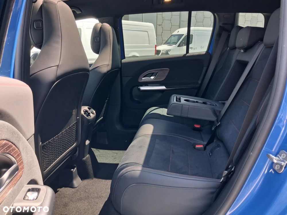 Mercedes-Benz GLB - 13